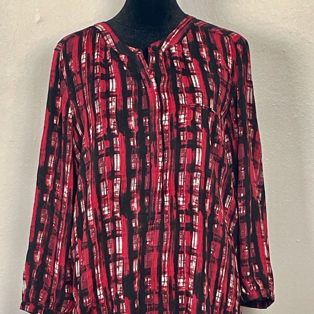 Red & Black Abstract Button-Up Blouse - Loose & Comfy